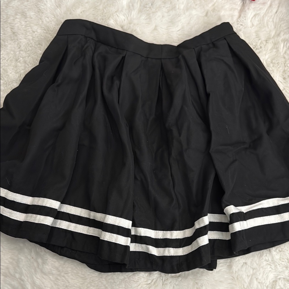 Hot Topic Black and White Skater Mini Skirt
